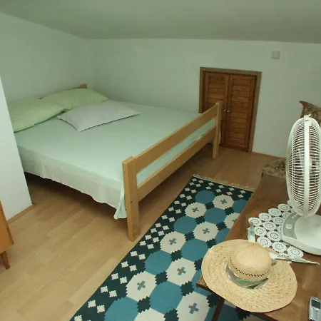 Apartments By The Sea Mavarstica, Ciovo - 2097 *